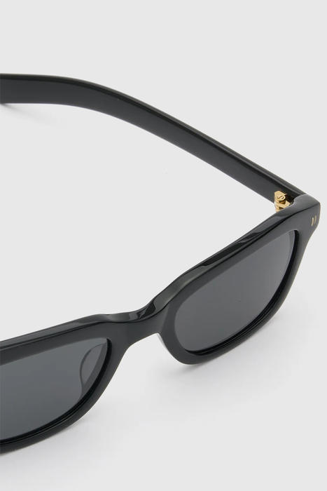 Clint - Solid Black / Solid Black Lens