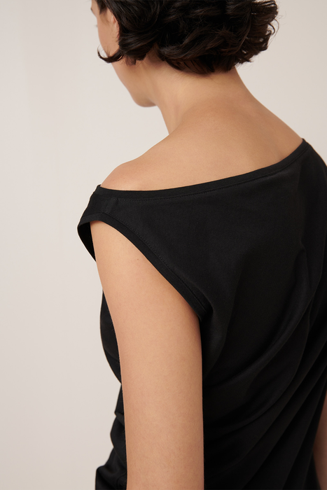 Asymmetric Top - Black
