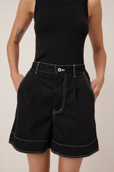 Outline Shorts - Black