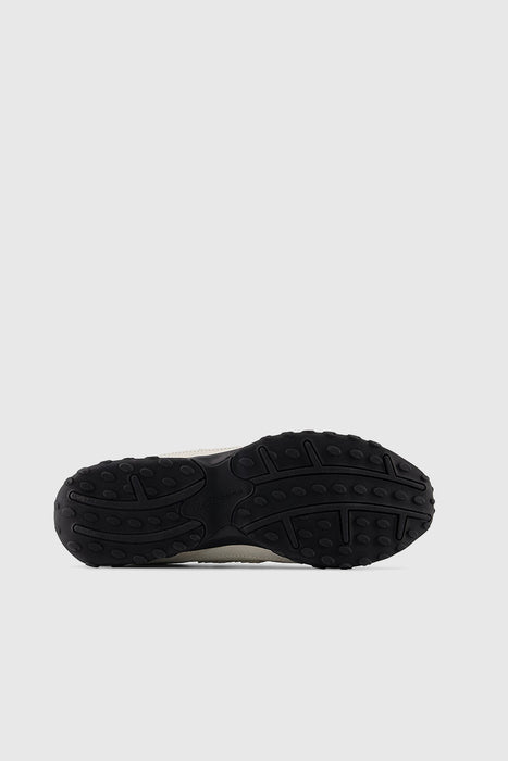 U204L8OV - White / Black