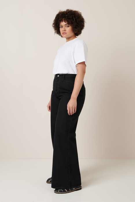 High Puddle Jeans - Black Denim