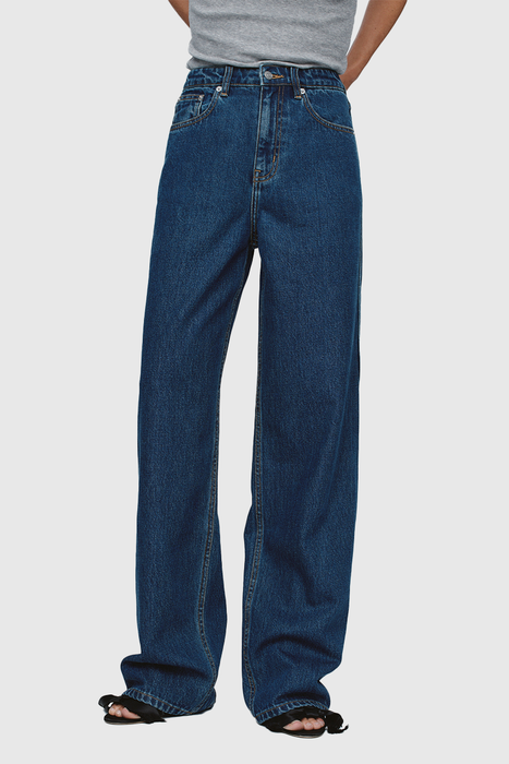 Relaxed Curve Jean - Washed Indigo