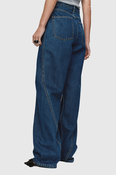 Relaxed Curve Jean - Washed Indigo