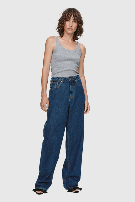 Relaxed Curve Jean - Washed Indigo