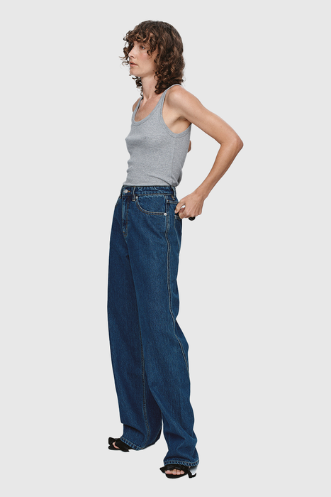 Relaxed Curve Jean - Washed Indigo