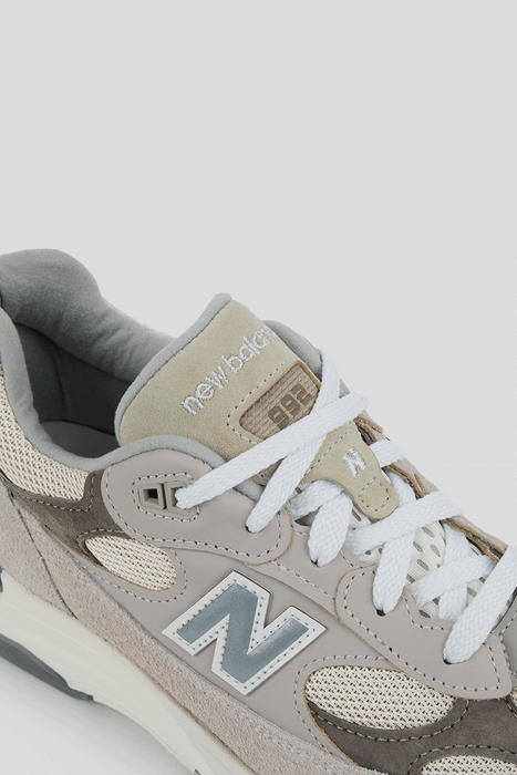 U992MM - Moonrock with Mushroom